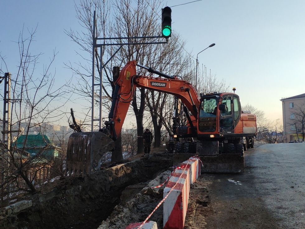 В Первомайском районе Владивостока продолжается строительство резервной кабельной линии