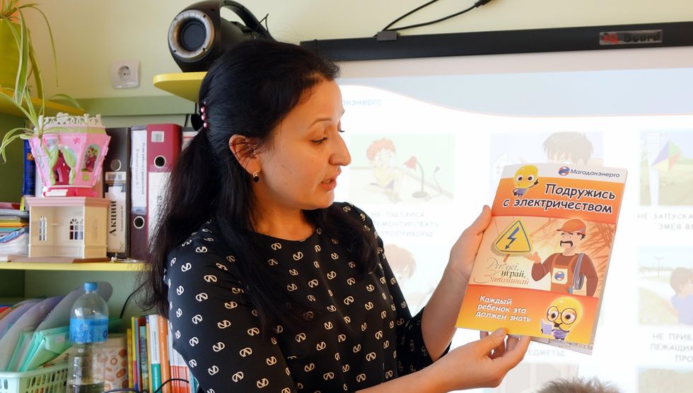 Магаданские энергетики выпустили книгу для детей по энергобезопасности 