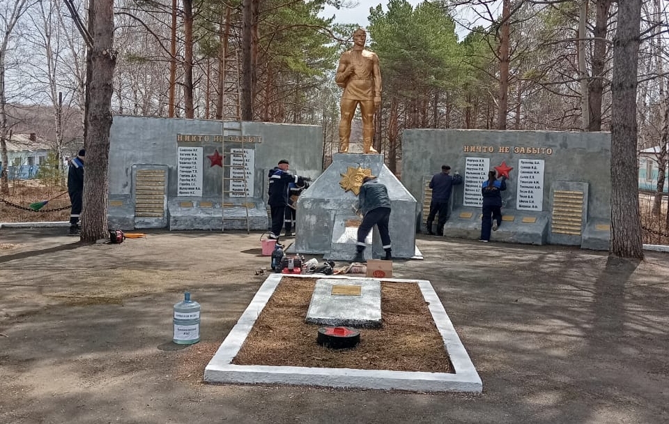 Амурские электрические сети благоустроили памятники Победы